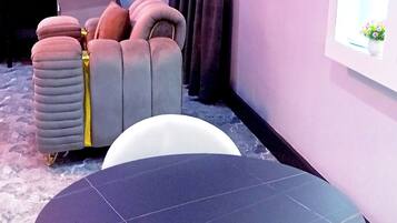 Superior-dobbeltværelse til 1 person - byudsigt | Spisning på værelset