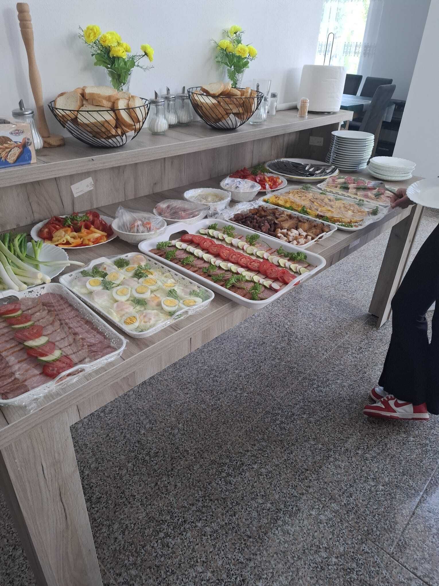 Desayuno buffet todos los días (con cargo) 