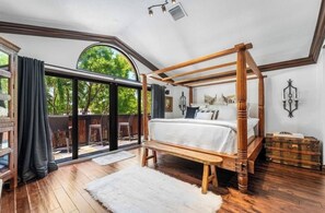 4 bedrooms, iron/ironing board, travel cot, free WiFi - “THE WHITE LOTUS” A huge 4000 sq ft Balinese-inspired Fort Lauderdale Mansion (Fort Lauderdale)