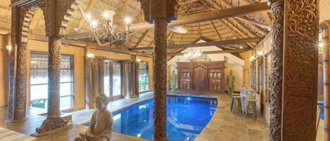 Piscine couverte, piscine extérieure