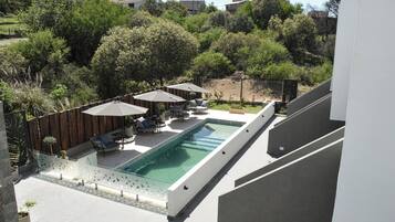 15 piscinas externas