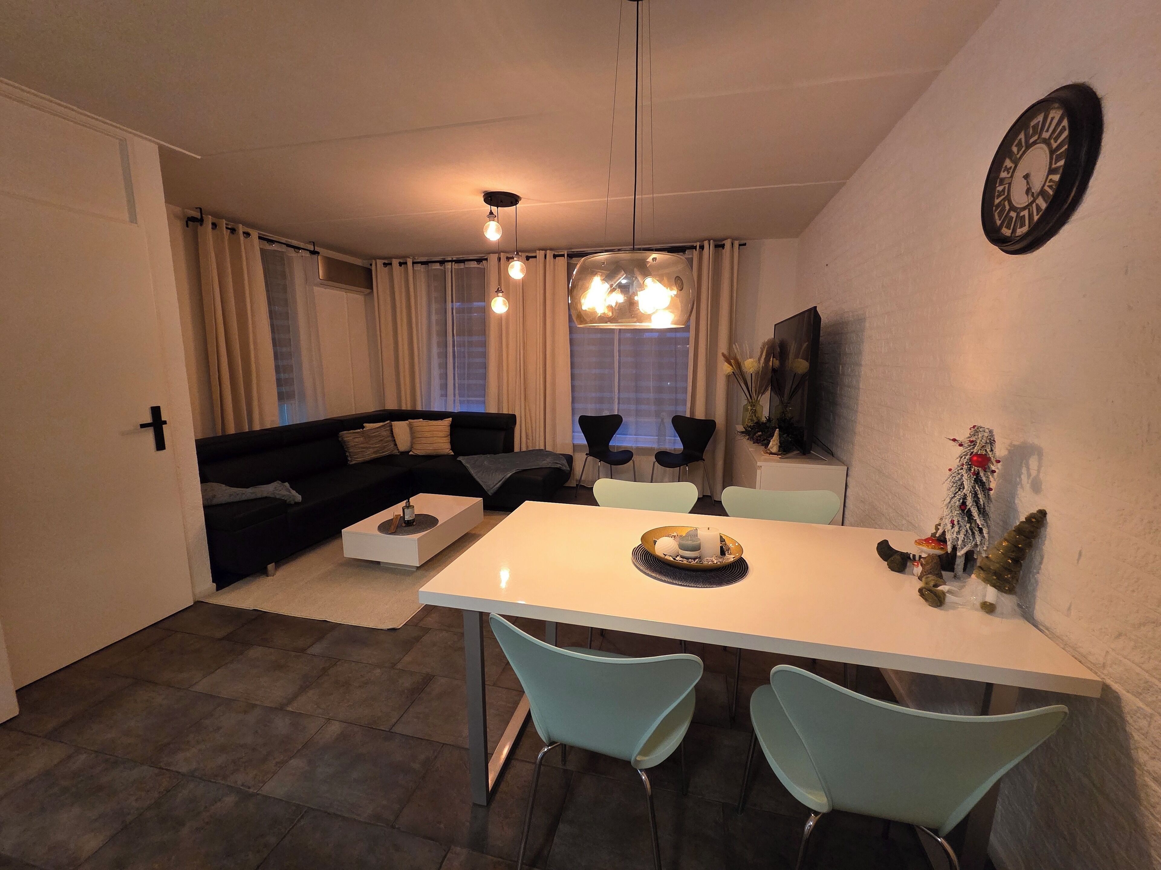 المنشأة من الداخل