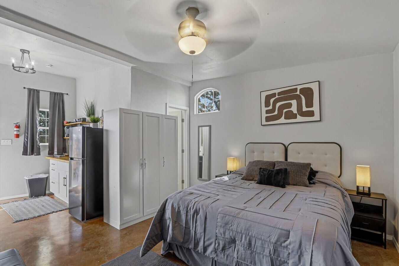 Strykejern/-brett, reiseseng for barn, wi-fi og sengetøy