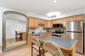 Private kitchen - Luxury 6-Bedroom, Whistler Village, in Prestigious Blueberry Neighbourhood (Whistler)