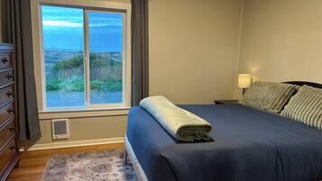 Desk, iron/ironing board, free WiFi, bed sheets