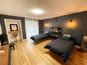 3 bedrooms, free WiFi - Charming cottage with enclosed garden and pets allowed (Chambray-lès-Tours)