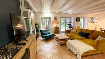 Télévision, cheminée