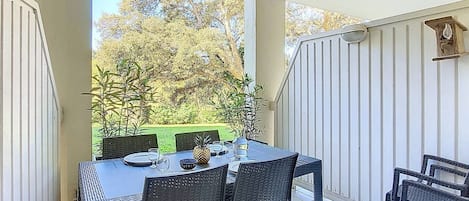 تناول الطعام بالخارج