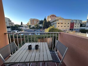Outdoor dining - Cozy Studio with Balcony near the Port - Cap d'Agde (Cap d'Agde)