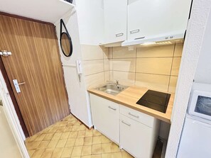 Kjøleskap og mikrobølgeovn