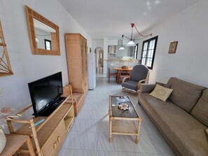 TV - Exclusive apartment 50m from the beach with pool in L'Escala (L'Escala)