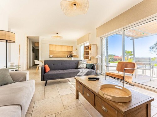 Charming 3-Bed Villa with Private Pool in Saint-Martin-de-Ré