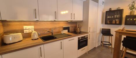 冷蔵庫、電子レンジ、コンロ、食器洗い機