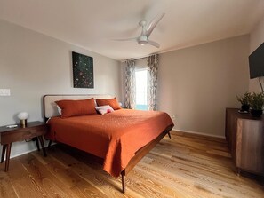 2 slaapkamers, een strijkplank/strijkijzer, gratis wifi, beddengoed