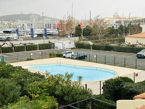 Pool - 2-room cabin apartment, sleeps 4, pool and parking, near beach in Cap d'Agde (Cap d'Agde)