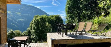 屋外ダイニングエリア