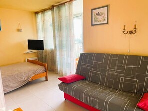 Living area - La Grande Motte: Functional Apartment 3 Guests, Air Conditioning, Parking (La Grande-Motte)