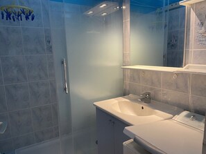 Bathroom - La Grande Motte: Functional Apartment 3 Guests, Air Conditioning, Parking (La Grande-Motte)
