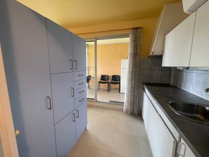 Fridge, microwave - La Grande Motte: Functional Apartment 3 Guests, Air Conditioning, Parking (La Grande-Motte)