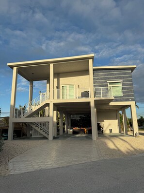 Exterior - The Octopus house is a new fabulous water front home in Marathon / Conch Key Fl (Marathon)
