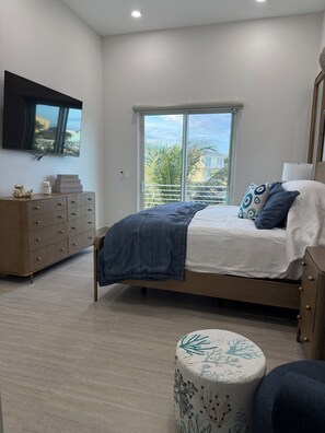 Iron/ironing board, free WiFi, bed sheets - The Octopus house is a new fabulous water front home in Marathon / Conch Key Fl (Marathon)