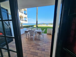 Outdoor dining - Apartment in L'Escala with terrace near the beach (L'Escala)