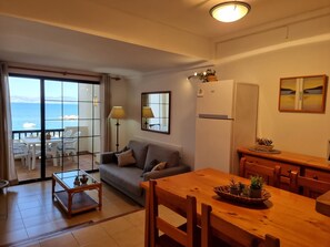 TV - Cozy apartment 50m from the beach with terrace (L'Escala)