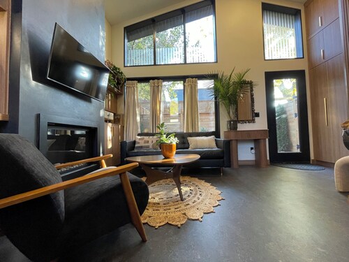 The Roncy Den ~a boutique laneway house