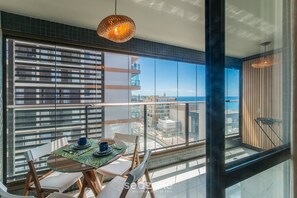 Basic Apartment | Dining - Apts 120 m From Barra Beach With Pool and gym in the Building - Esbs (Salvador)