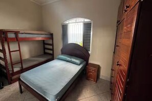 2 bedrooms, free WiFi, wheelchair access - Casa 2 Quartos na Ocian a 200m da Praia! Pet Friendly, Churrasqueira (Praia Grande)