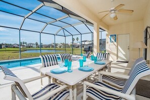 Outdoor dining - Stunning 6 bed private Villa in gated community. (Kissimmee)