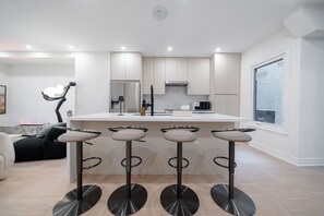 Paper towels - Luxe Group Stay in King West (Toronto)