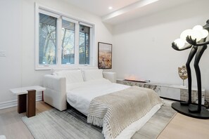 Free WiFi, bed sheets - Luxe Group Stay in King West (Toronto)