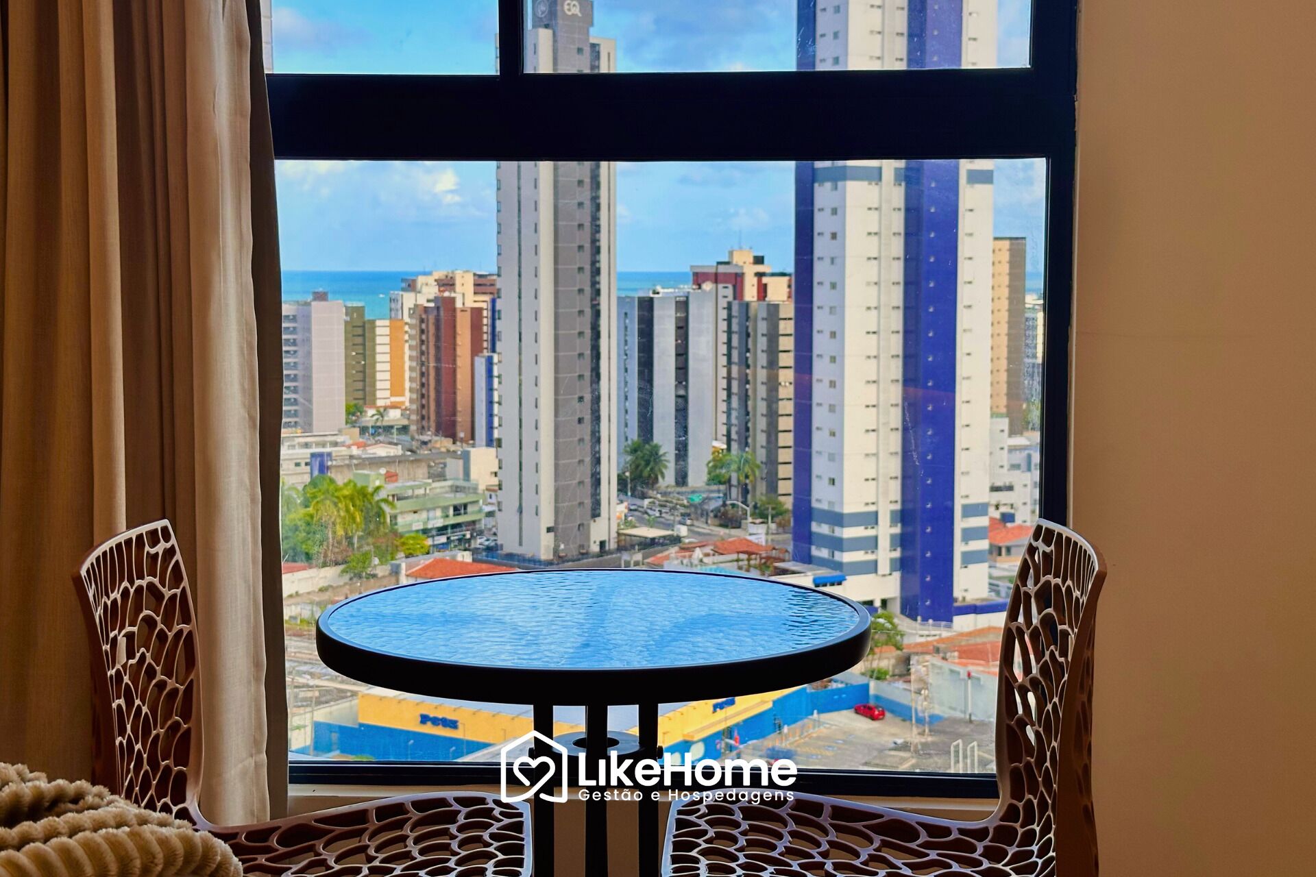 Basic Studio | Free WiFi