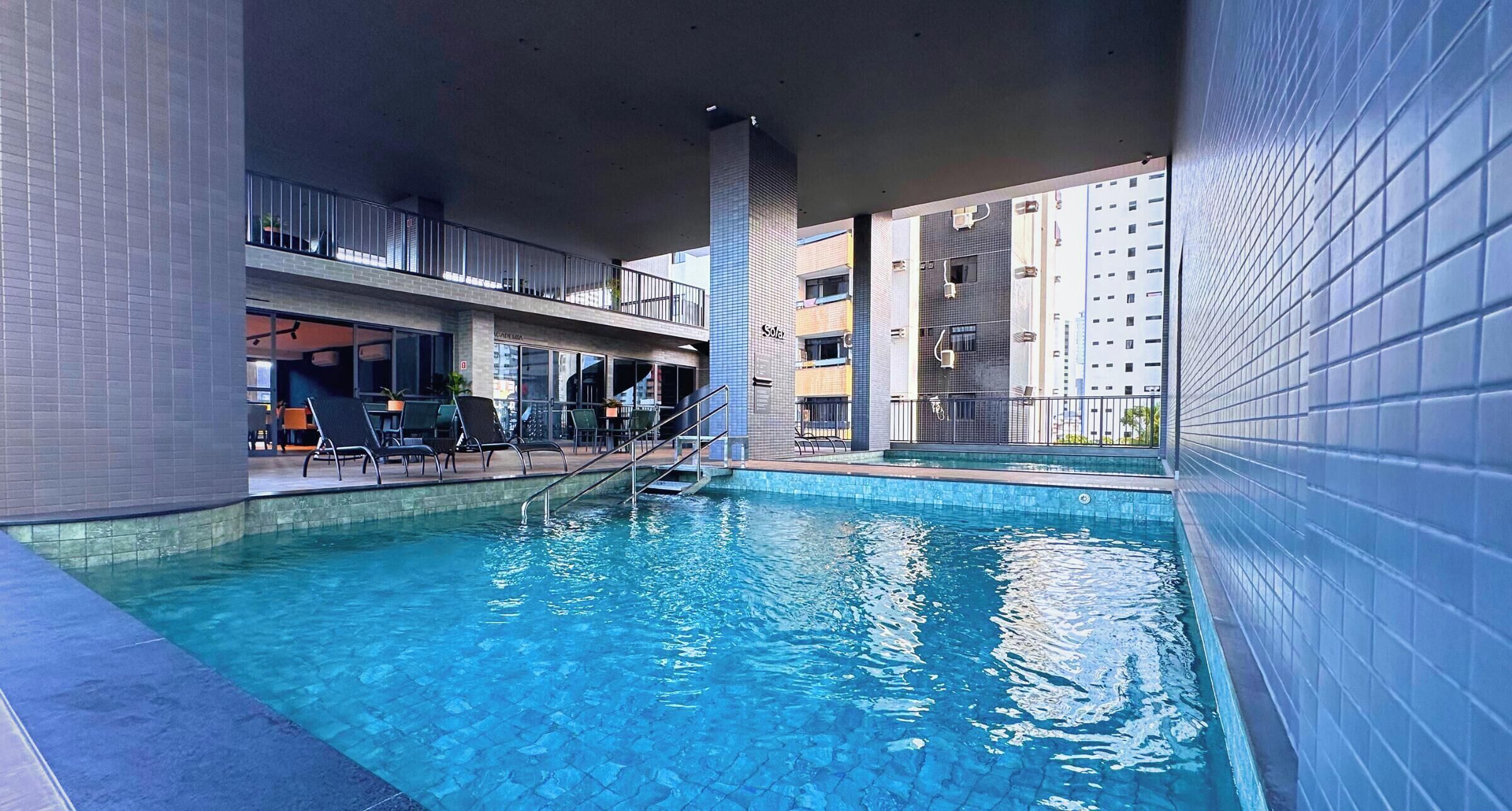 2 kolam renang tertutup, kerusi lepak pantai 