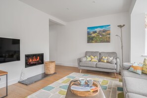 Smart TV, fireplace - Hedgehog's Cottage, beautiful riverside home in the Lake District (Coniston)