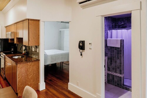 Tin Perch Loft: vintage charm & private patio