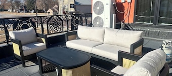 Tin Perch Loft: vintage charm & private patio