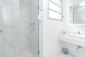 Apartemen | Kamar mandi