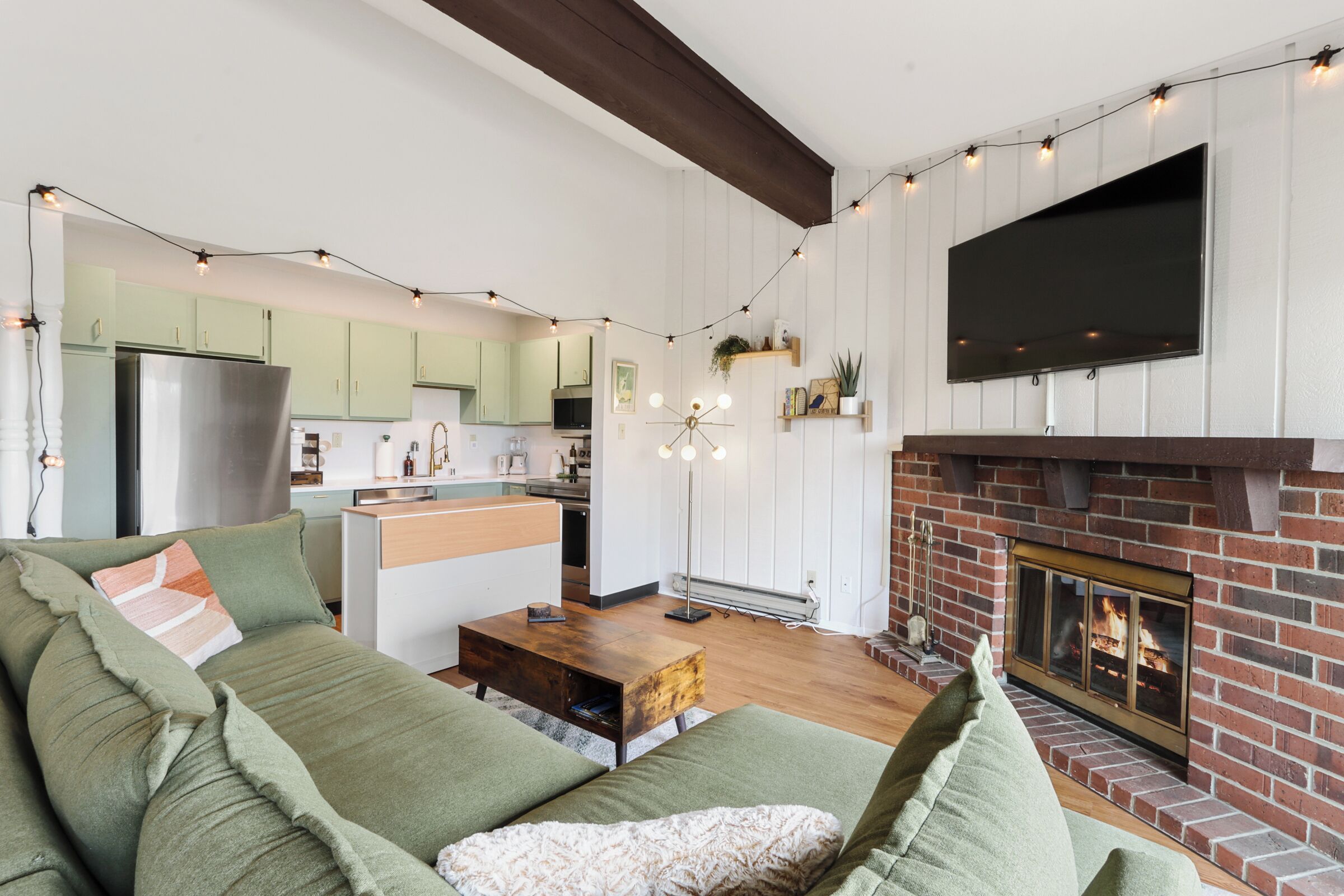 TV, fireplace