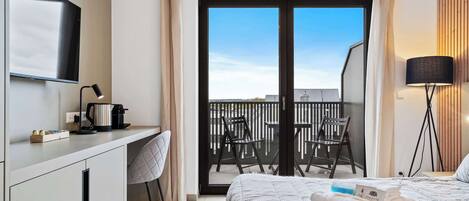 書桌、熨斗/熨衫板、Wi-Fi、床單