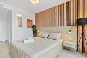Escrivaninha, ferros/tábuas de passar roupa, Wi-Fi, roupa de cama