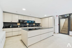 Private kitchen - Premium Coliving Retreat in Luxembourg (Luxembourg)