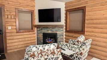 Deluxe Cabin | Interior