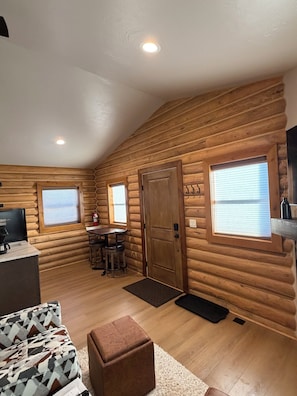 Deluxe Cabin - The Willows Cabins (West Yellowstone)