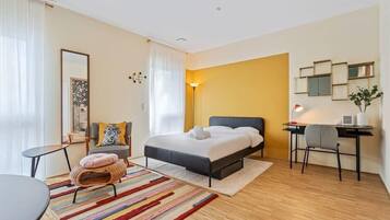 Desk, iron/ironing board, WiFi, bed sheets