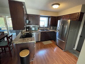 Private kitchen - Ultimate Family Retreat • Pool • Hot Tub • Arcade • Theatre Room • Firepit (Lincoln)