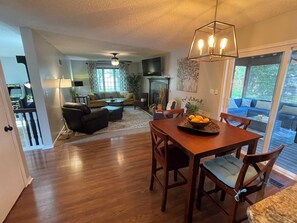 Dining - Ultimate Family Retreat • Pool • Hot Tub • Arcade • Theatre Room • Firepit (Lincoln)