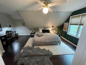 Room - Ultimate Family Retreat • Pool • Hot Tub • Arcade • Theatre Room • Firepit (Lincoln)