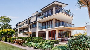 Exterior - Beautiful and spacious 3 bedroom apartment (Noosaville)
